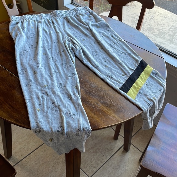 Peanuts Snoopy Sweatshirt and joggers. Size XL - Picture 6 of 8